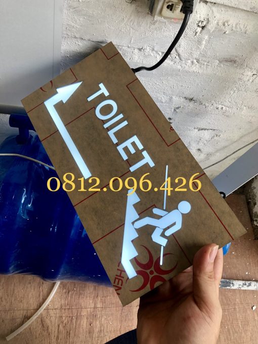 bien-chi-dan-nha-ve-sinh-den Làm biển toilet, wc có đèn thả trần 2 mặt