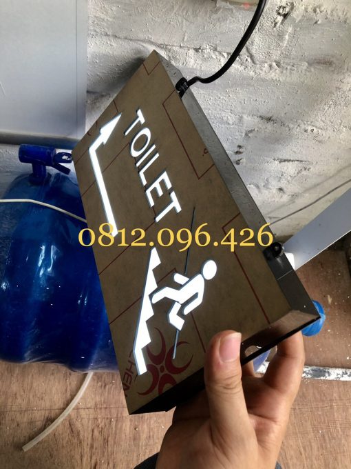 bien-chi-dan-nha-ve-sinh-den1 Làm biển toilet, wc có đèn thả trần 2 mặt