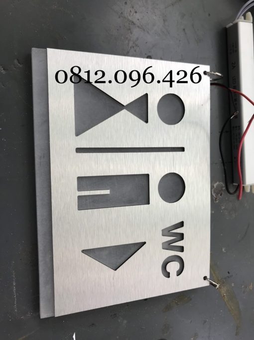 bien-chi-dan-nha-ve-sinh-den4 Làm biển toilet, wc có đèn thả trần 2 mặt