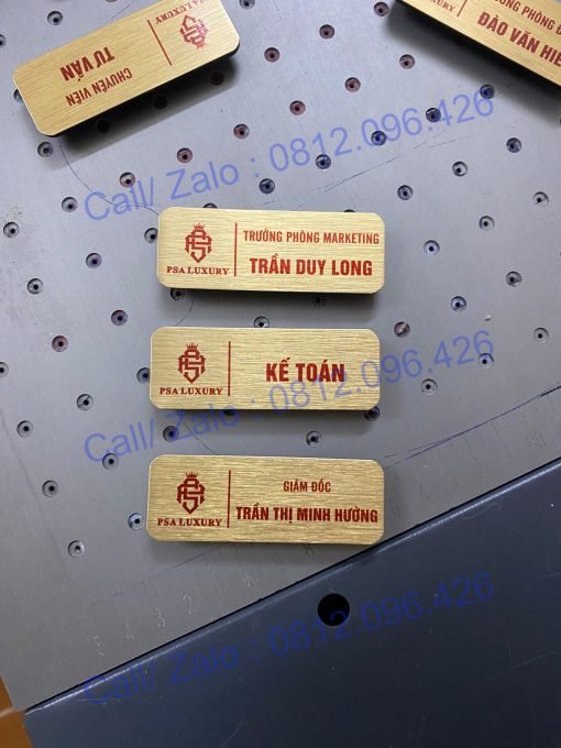 The-ten-nhan-vien4-min Thẻ tên nhân viên cài áo nam châm, kim băng giá rẻ